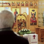 W cerkwiach nie ma zwyczaju stawiania szopek, czci się specjalną ikonę przedstawiającą narodzenie Pańskie.