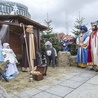 Na pl. Piłsudskiego czekała na wszystkich Święta Rodzina, w którą wcielili się w tym roku Joanna i Karol Kamińscy, małżonkowie z 16-letnim stażem. Rolę małego Jezusa odegrał dwuletni Jaś.