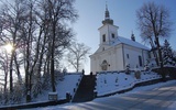 Świątynia w Podegrodziu w zimowej szacie.