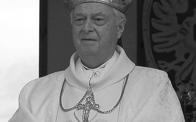 Biskupim zawołaniem śp. bp. Adama Dyczkowskiego były słowa „Sursum corda” (W górę serca).