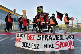 Demonstracja przedstawicieli pracowników Amazona przed magazynem w Bielanach Wrocławskich.