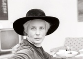 Agnieszka Osiecka, poetka, dziennikarka, dramatopisarka. Osoba ciekawa, zagadkowa, twórcza.