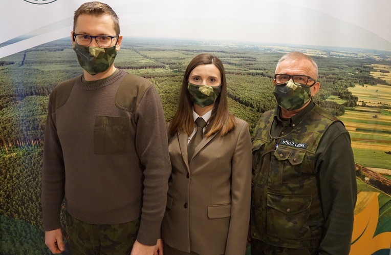 W pomoc łódzkiej lecznicy "Na Stokach" włączyli się pracownicy Nadleśnictwa Opoczno, wśród których jest pani Aleksandra.