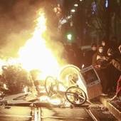 Zamieszki w Brukseli: Demonstranci zaatakowali samochód króla
