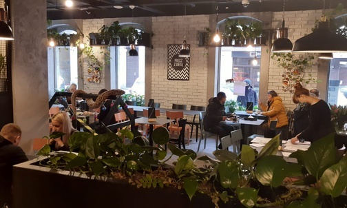 Katowice. Restauracja otworzyła się w lockdownie. Na miejsce przyjechała policja
