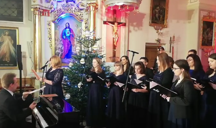 W ramach festiwalu w kościele w Zabrzegu odbył się też koncert kolęd w wykonaniu Chóru św. Józefa.