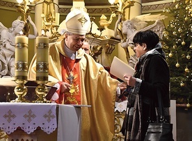 Maria Nowak dołączyła do grona osób odznaczonych najwyższym łowickim odznaczeniem.