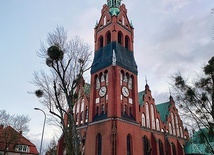 ▲	Wysoka wieża powstała na osobiste życzenie Wilhelma II, cesarza Niemiec.