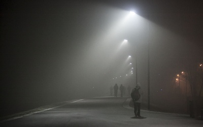 Gryzący smog szczególnie daje się we znaki w mroźne, bezwietrzne dni.