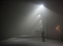 Gryzący smog szczególnie daje się we znaki w mroźne, bezwietrzne dni.