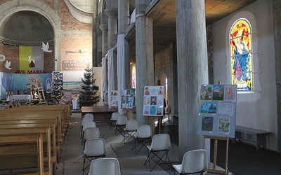 Wystawa odbywa się w polkowickim kościele pw. Matki Boskiej Łaskawej.