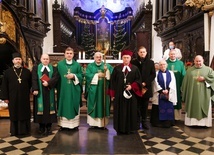 W archikatedrze oliwskiej spotkali się przedstawiciele Kościołów rzymskokatolickiego, prawosławnego, ewangelicko-augsburskiego, ewangelicko-metodystycznego, anglikańskiego i zielonoświątkowego.