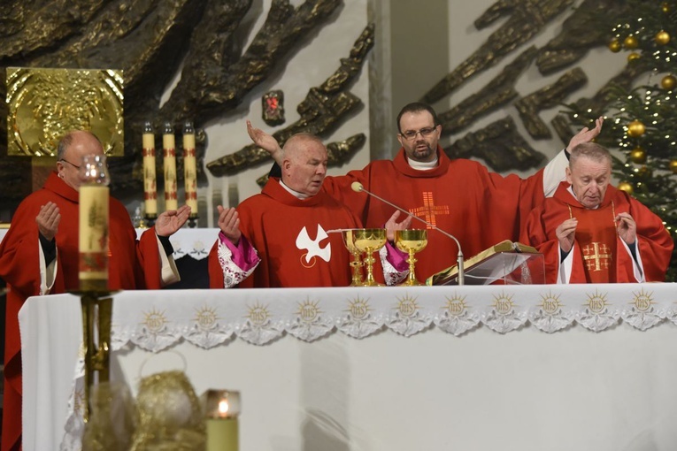40 lat minęło - parafia Ducha Świętego w Mielcu
