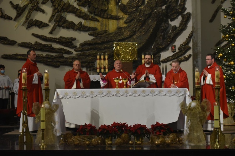 40 lat minęło - parafia Ducha Świętego w Mielcu