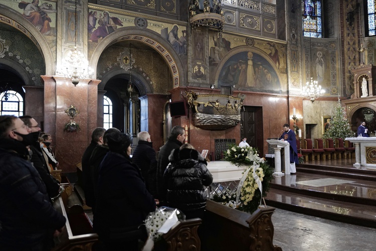 Ostatnie pożegnanie 13-letniej Patrycji w Piekarach Śl.