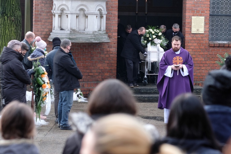 Ostatnie pożegnanie 13-letniej Patrycji w Piekarach Śl.