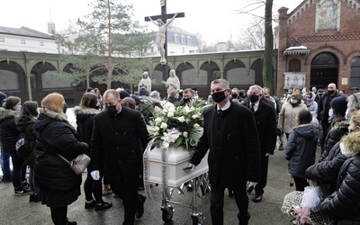 Ostatnie pożegnanie 13-letniej Patrycji w Piekarach Śl.