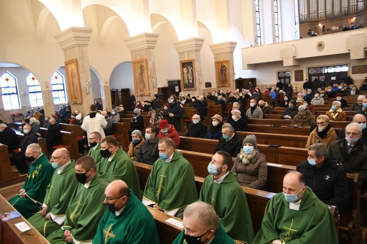 Gorzów Wlkp. Diecezjalne obchody 35. rocznicy śmierci bp. Wilhelma Pluty 