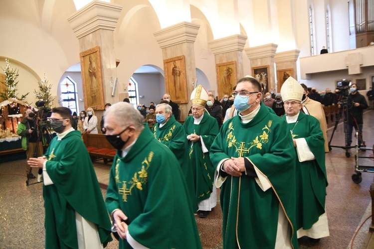 Gorzów Wlkp. Diecezjalne obchody 35. rocznicy śmierci bp. Wilhelma Pluty 