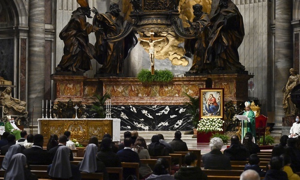 Papież: wyłączmy telewizory, otwórzmy Biblię 