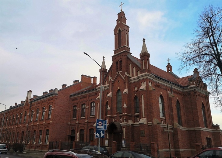 Eucharystie sprawowane będą w kościele Świętej Rodziny w Radomiu.