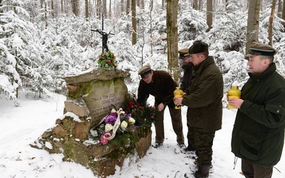 Pomnik na terenie Nadleśnictwa Daleszyce. Lesnicy pamiętają o uczestnikach powstania styczniowego.  