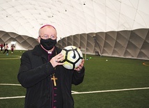 Hierarcha jest przede wszystkim kibicem Stali Stalowa Wola i narodowej reprezentacji.