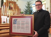 ▲	Z inicjatywy ks. Pawła Pająka w 2017 roku na rewersie aktu poświęcenia Kościoła w Polsce Niepokalanemu Sercu Maryi podpisało się ponad 400 parafian. 