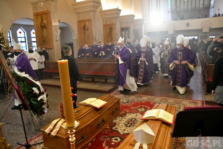 ​Ostatnie pożegnanie biskupów Adama Dyczkowskiego i Antoniego Stankiewicza