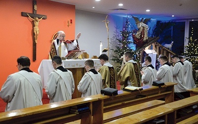 Rozesłanie diakonów odbyło się w kaplicy seminaryjnej.