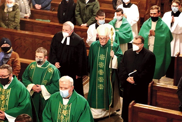 ▲	W nabożeństwie w katedrze wzięli udział także przedstawiciele Kościołów ewangelickiego i zielonoświątkowego.