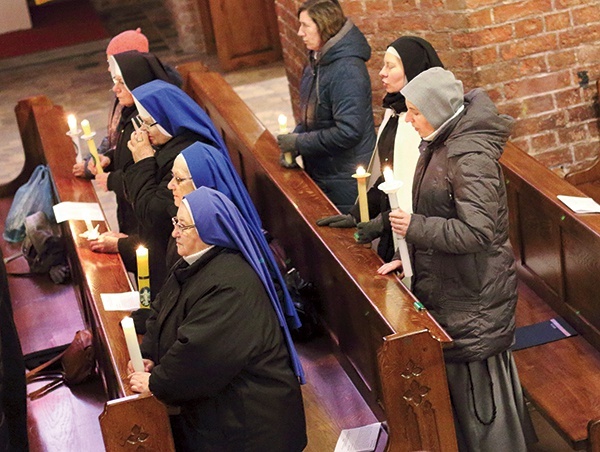 ▲	Na wspólnej modlitwie tradycyjnie gromadzili się księża zakonni, siostry oraz wdowy i dziewice konsekrowane.