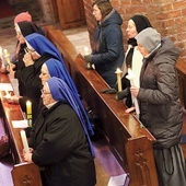 ▲	Na wspólnej modlitwie tradycyjnie gromadzili się księża zakonni, siostry oraz wdowy i dziewice konsekrowane.