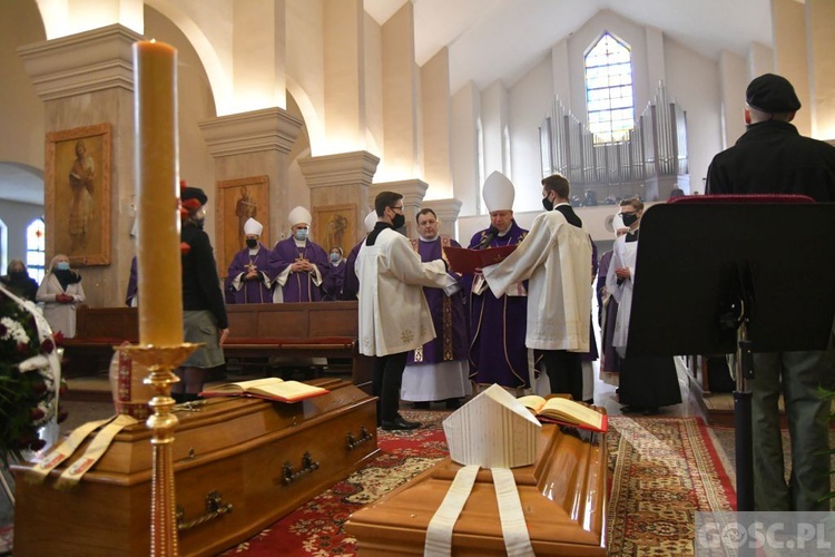 ​Ostatnie pożegnanie biskupów Adama Dyczkowskiego i Antoniego Stankiewicza