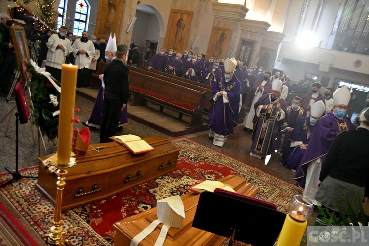 ​Ostatnie pożegnanie biskupów Adama Dyczkowskiego i Antoniego Stankiewicza