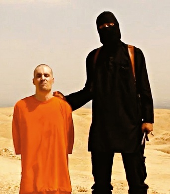 James Foley został zamorodowany  przez terrorystę z ISIS   22 sierpnia 2014 r.