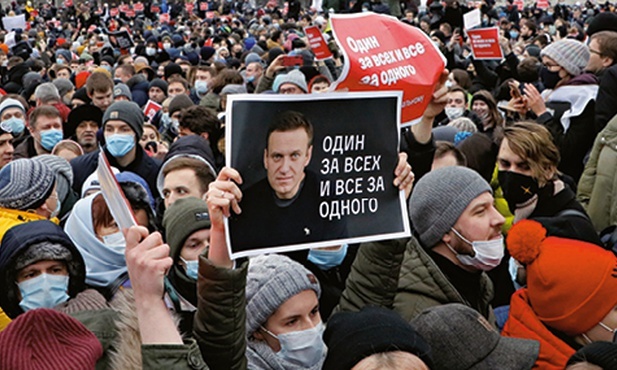 Tysiące ludzi uczestniczyło w demonstracji poparcia dla Aleksieja Nawalnego w Petersburgu.