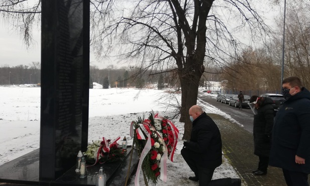 Katowice. 15 lat od tragedii w hali MTK. "To do dzisiaj jest czymś trudnym do wyobrażenia"