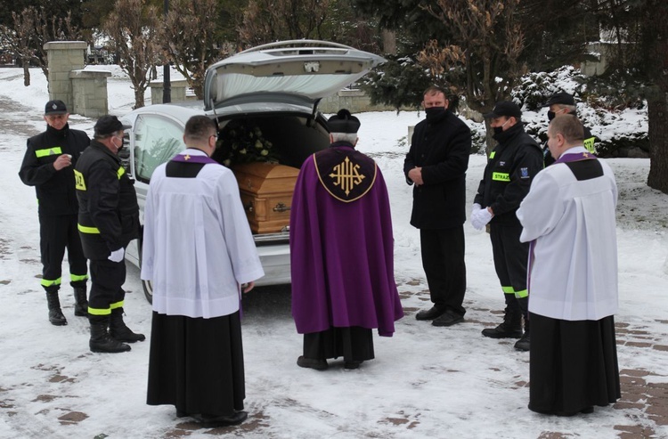 Pogrzeb śp. ks. Juliusza Olejaka w Pisarzowicach