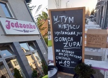 Bar "Jedzonko" na Ołtaszynie rozdaje zupę potrzebującym