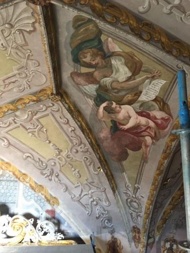 Kolejny etap prac przy renowacji obrazów i fresków w świdnickiej katedrze