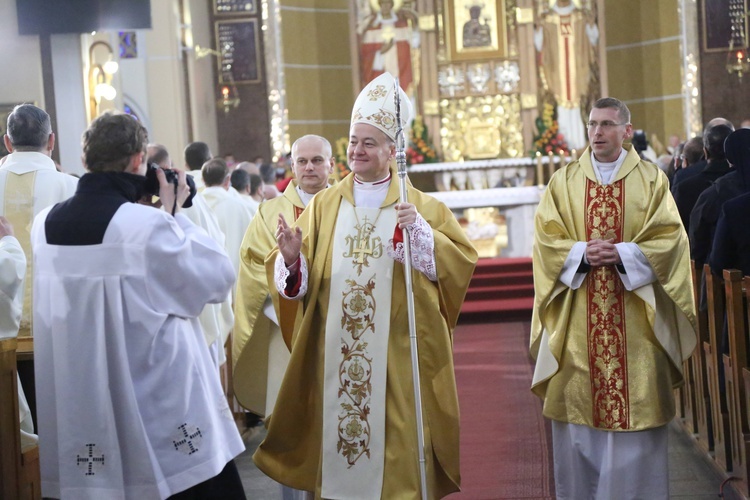 Święcenia biskupie ks. Artura Ważnego