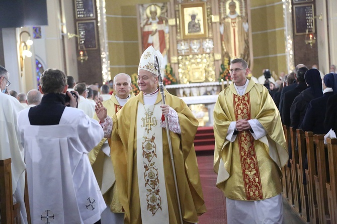 Święcenia biskupie ks. Artura Ważnego