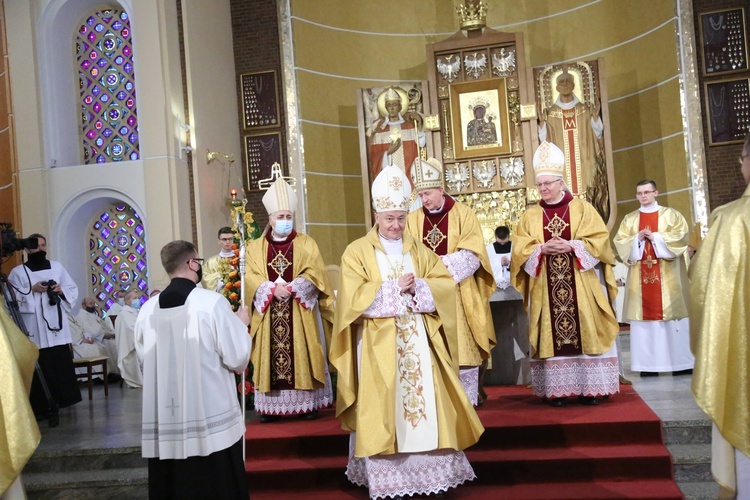 Święcenia biskupie ks. Artura Ważnego