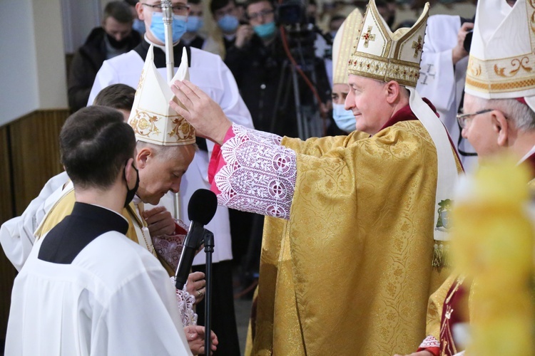 Święcenia biskupie ks. Artura Ważnego