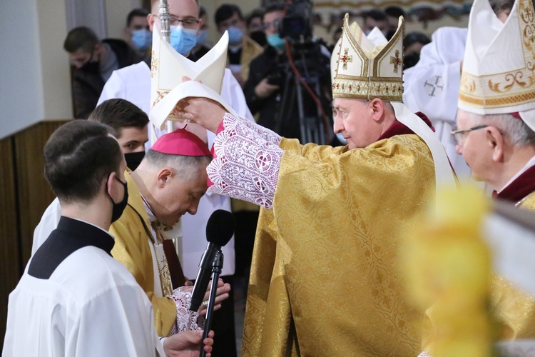 Święcenia biskupie ks. Artura Ważnego