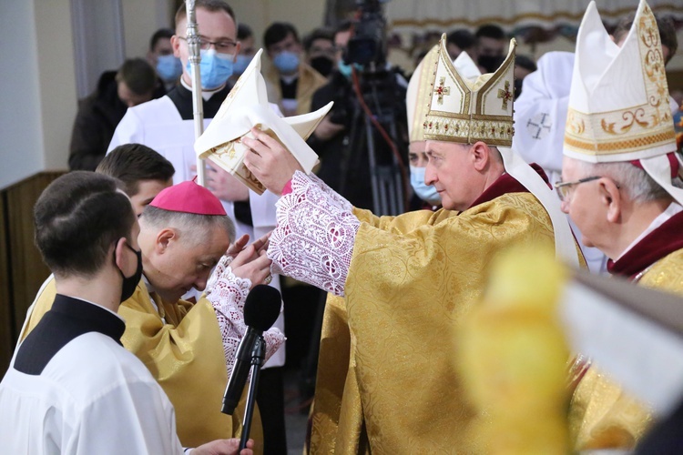 Święcenia biskupie ks. Artura Ważnego