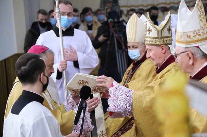 Święcenia biskupie ks. Artura Ważnego