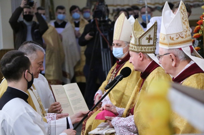 Święcenia biskupie ks. Artura Ważnego