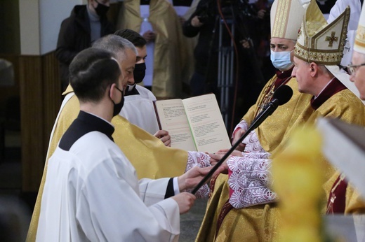 Święcenia biskupie ks. Artura Ważnego